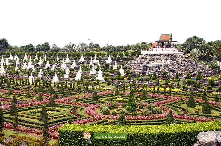 Nongnooch Village Destinasi Wisata Taman Tropis di Thailand